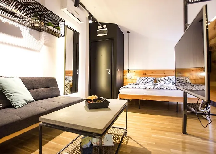 Atomic 2 アパート