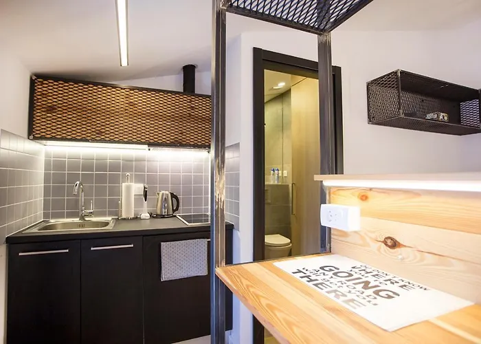 Atomic 2 アパート *