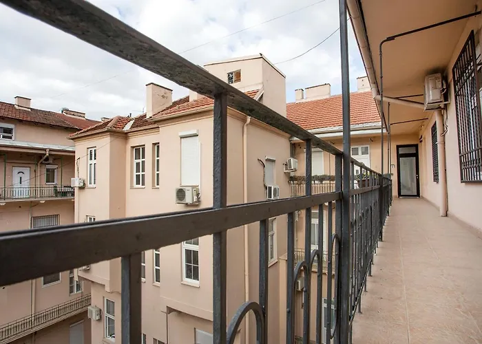 Atomic 2 アパート *