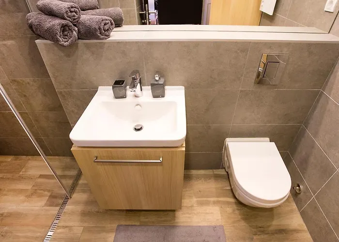 Atomic 2 アパート *