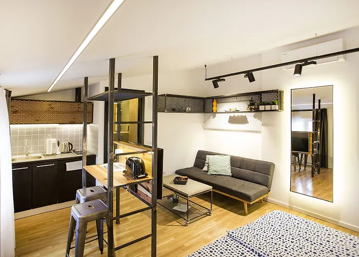 Atomic 2 アパート